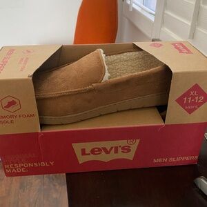 Levi’s Men’s slippers